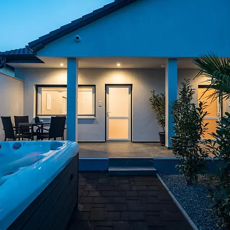 Balatonic Moon Apartman *